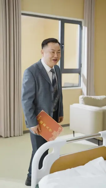 เด็กสาวในเงาแสง