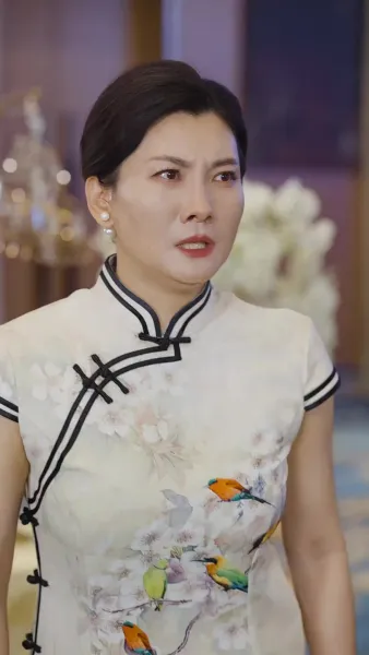 เด็กสาวในเงาแสง