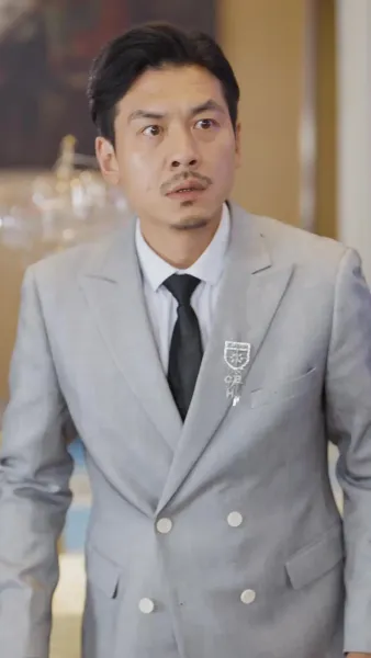 เด็กสาวในเงาแสง