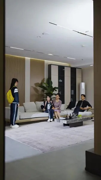 เด็กสาวในเงาแสง