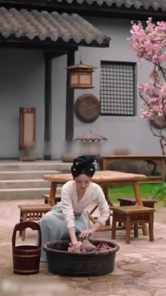 ฝากรักผ่านแสงจันทร์ไปไกลพันลี้