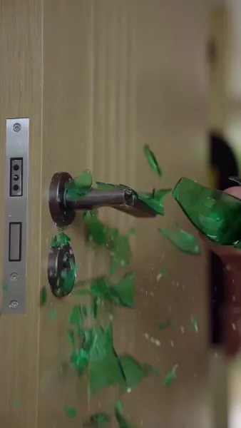 ฉีกหน้ากาก พี่เลี้ยงแสนดี