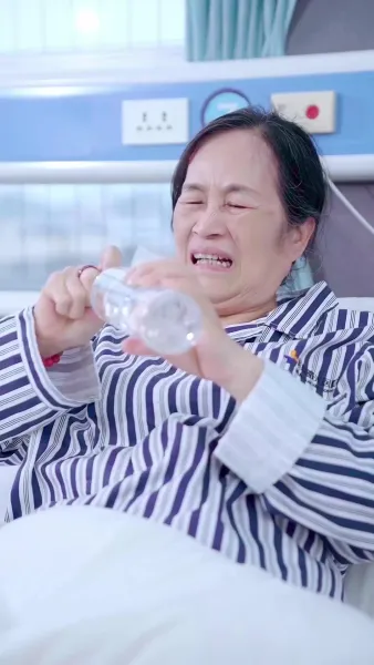 ฉีกหน้ากาก พี่เลี้ยงแสนดี