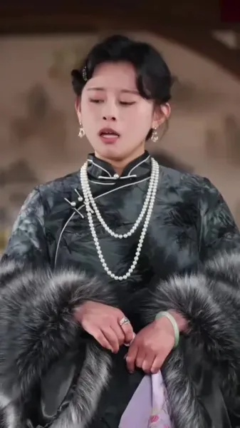 ลานในวังฟีนิกซ์ ปิดกั้นฤดูใบไม้ร่วงอันลึกล้ำ