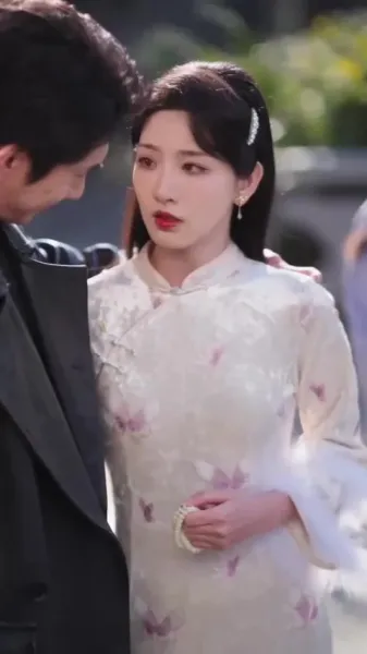 ลานในวังฟีนิกซ์ ปิดกั้นฤดูใบไม้ร่วงอันลึกล้ำ