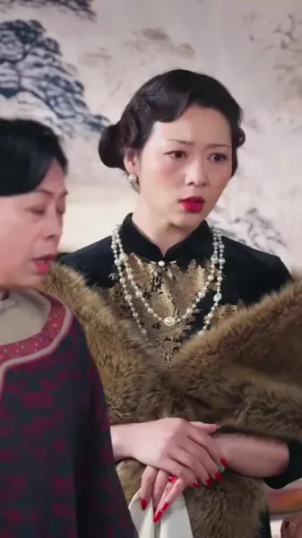 ลานในวังฟีนิกซ์ ปิดกั้นฤดูใบไม้ร่วงอันลึกล้ำ