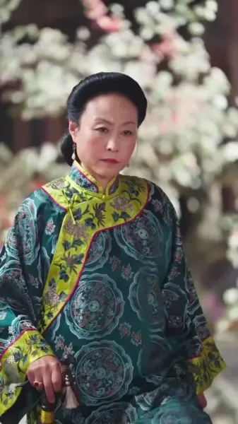 ลานในวังฟีนิกซ์ ปิดกั้นฤดูใบไม้ร่วงอันลึกล้ำ