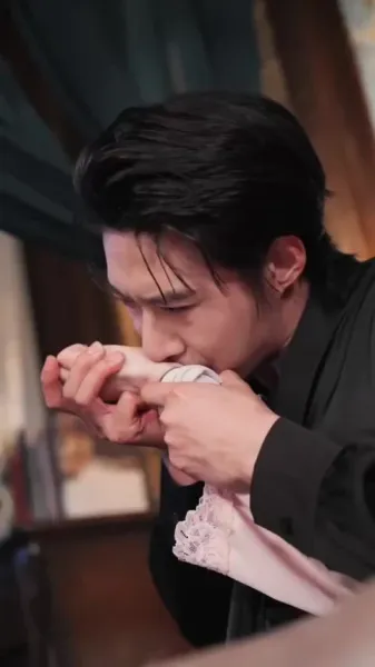 ลานในวังฟีนิกซ์ ปิดกั้นฤดูใบไม้ร่วงอันลึกล้ำ