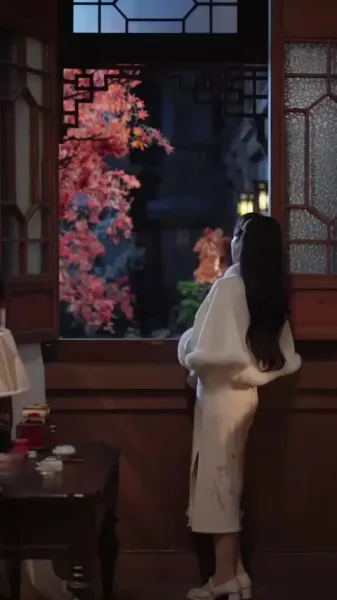 ลานในวังฟีนิกซ์ ปิดกั้นฤดูใบไม้ร่วงอันลึกล้ำ