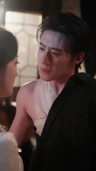 ลานในวังฟีนิกซ์ ปิดกั้นฤดูใบไม้ร่วงอันลึกล้ำ