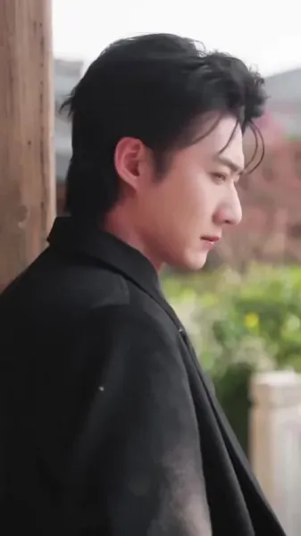 ลานในวังฟีนิกซ์ ปิดกั้นฤดูใบไม้ร่วงอันลึกล้ำ