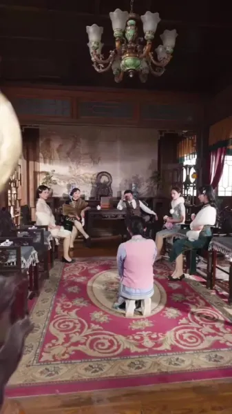 ลานในวังฟีนิกซ์ ปิดกั้นฤดูใบไม้ร่วงอันลึกล้ำ