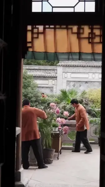 ลานในวังฟีนิกซ์ ปิดกั้นฤดูใบไม้ร่วงอันลึกล้ำ