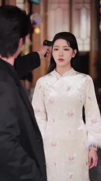 ลานในวังฟีนิกซ์ ปิดกั้นฤดูใบไม้ร่วงอันลึกล้ำ