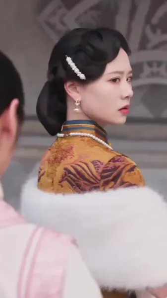 ลานในวังฟีนิกซ์ ปิดกั้นฤดูใบไม้ร่วงอันลึกล้ำ