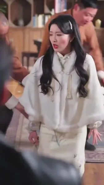 ลานในวังฟีนิกซ์ ปิดกั้นฤดูใบไม้ร่วงอันลึกล้ำ