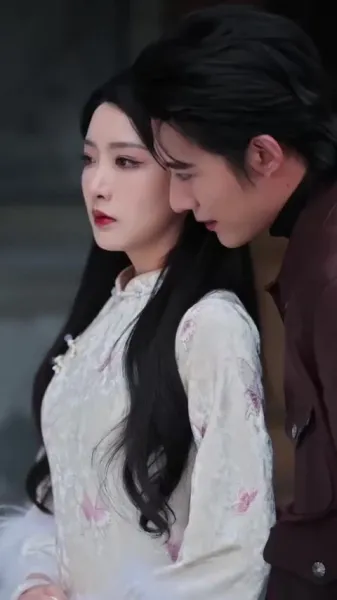 ลานในวังฟีนิกซ์ ปิดกั้นฤดูใบไม้ร่วงอันลึกล้ำ