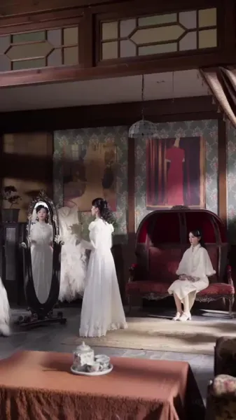 ลานในวังฟีนิกซ์ ปิดกั้นฤดูใบไม้ร่วงอันลึกล้ำ