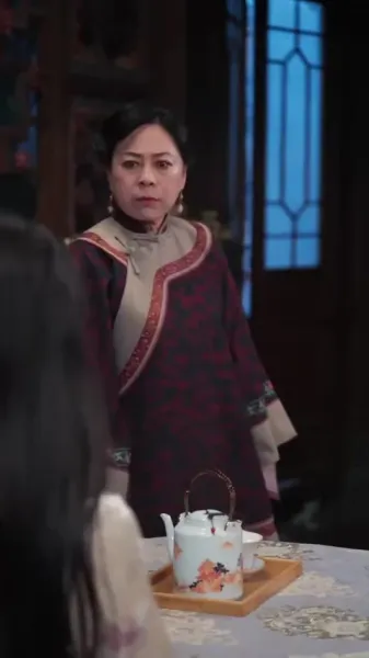 ลานในวังฟีนิกซ์ ปิดกั้นฤดูใบไม้ร่วงอันลึกล้ำ