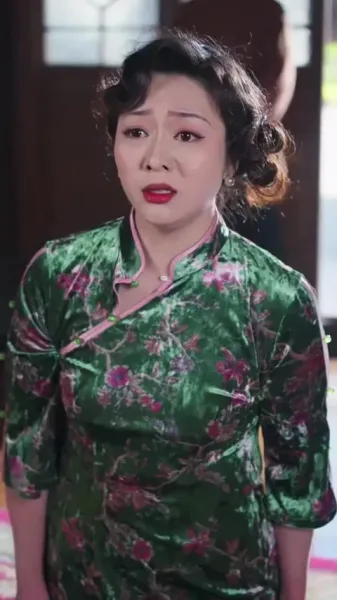 ลานในวังฟีนิกซ์ ปิดกั้นฤดูใบไม้ร่วงอันลึกล้ำ