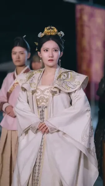 ย้อนวัย 8 ขวบ สู่เกมแค้นในวังหลวง