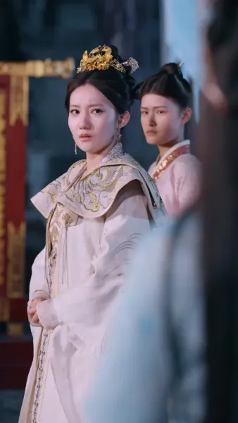 ย้อนวัย 8 ขวบ สู่เกมแค้นในวังหลวง