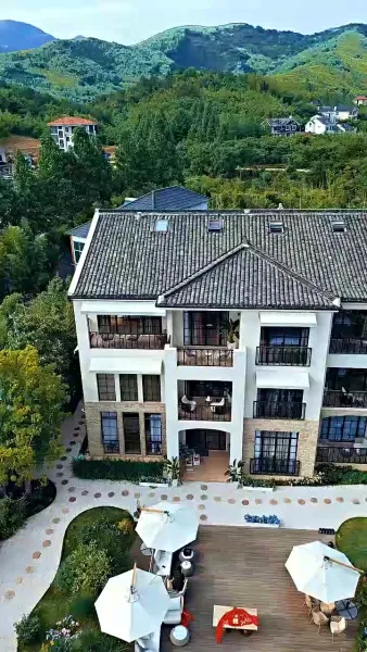 คุณชายม่อผู้แสนเย็นชาและภรรยาแสนรัก