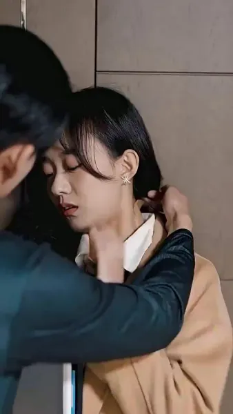 ฉันลาออก หลังแอบกอดลูกเจ้านาย 