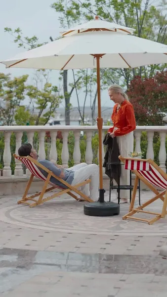 อย่าแหย่ พ่อแม่เศรษฐีผู้พลัดรัก