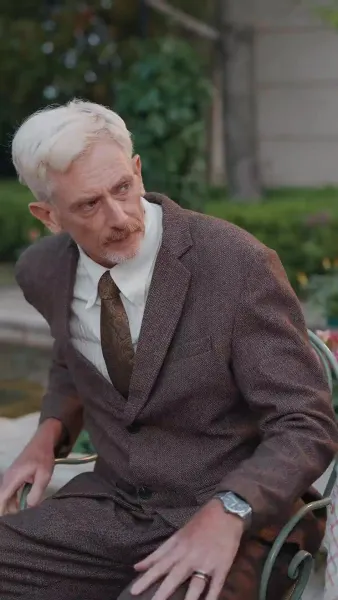 อย่าแหย่ พ่อแม่เศรษฐีผู้พลัดรัก