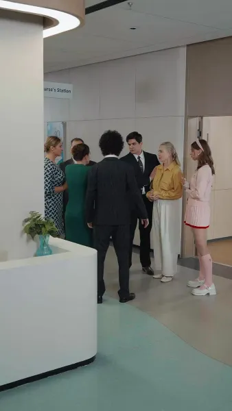 อย่าแหย่ พ่อแม่เศรษฐีผู้พลัดรัก