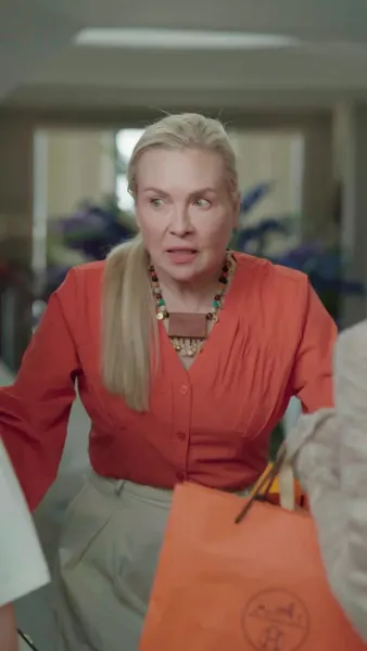 อย่าแหย่ พ่อแม่เศรษฐีผู้พลัดรัก