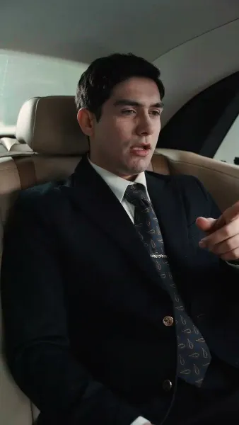 อย่าแหย่ พ่อแม่เศรษฐีผู้พลัดรัก