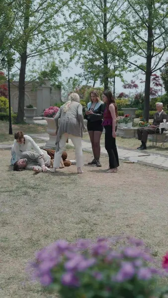 อย่าแหย่ พ่อแม่เศรษฐีผู้พลัดรัก