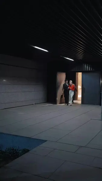 อย่าแหย่ พ่อแม่เศรษฐีผู้พลัดรัก