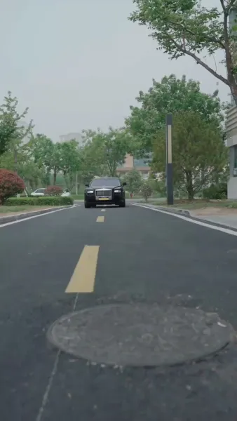 อย่าแหย่ พ่อแม่เศรษฐีผู้พลัดรัก