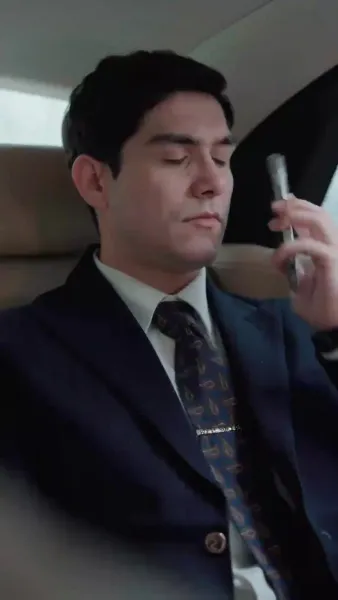 อย่าแหย่ พ่อแม่เศรษฐีผู้พลัดรัก