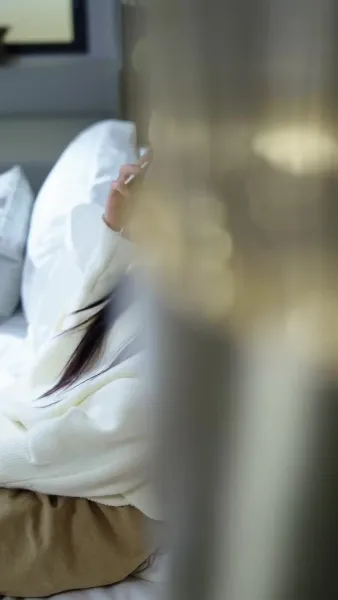 อย่า ไว้ใจเขา