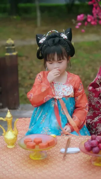 ยอดรักจอมเขมือบแห่งจวนกั๋วกง