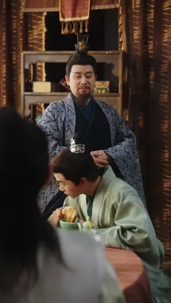 ยอดรักจอมเขมือบแห่งจวนกั๋วกง