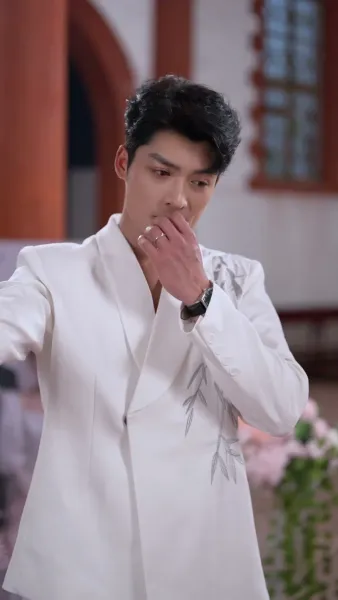 คุณเสิ่นไม่เจอกันนานสบายดีไหม