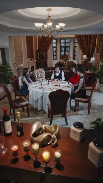 คุณเสิ่นไม่เจอกันนานสบายดีไหม