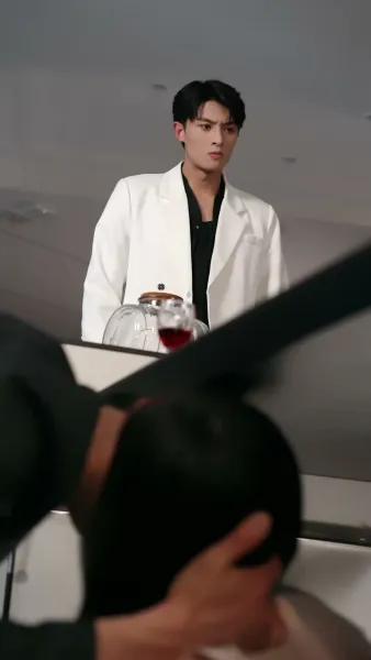 คุณเสิ่นไม่เจอกันนานสบายดีไหม