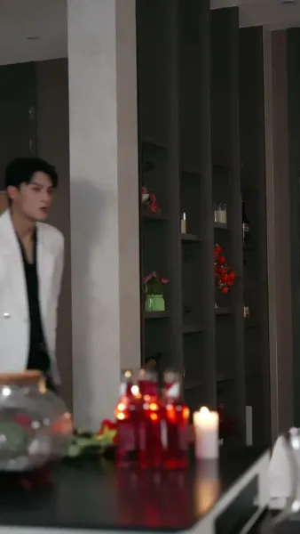 คุณเสิ่นไม่เจอกันนานสบายดีไหม