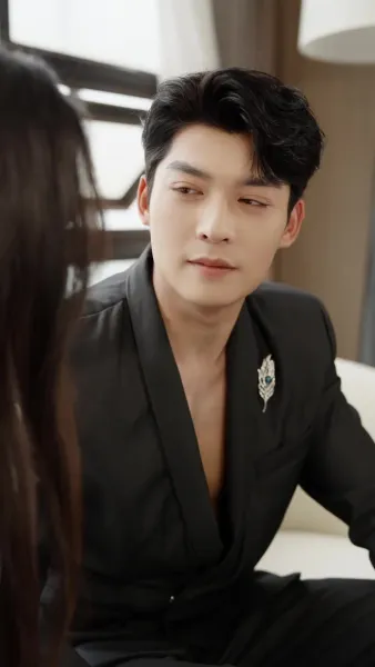 คุณเสิ่นไม่เจอกันนานสบายดีไหม