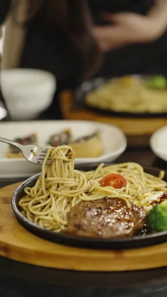 คุณเสิ่นไม่เจอกันนานสบายดีไหม