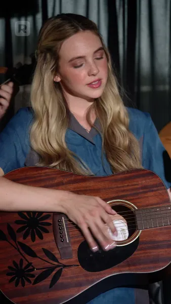 สาวบ้านนอกกับหนุ่มเมืองกรุง