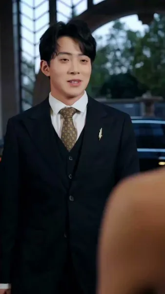 บาดแผลใต้แสงขาว