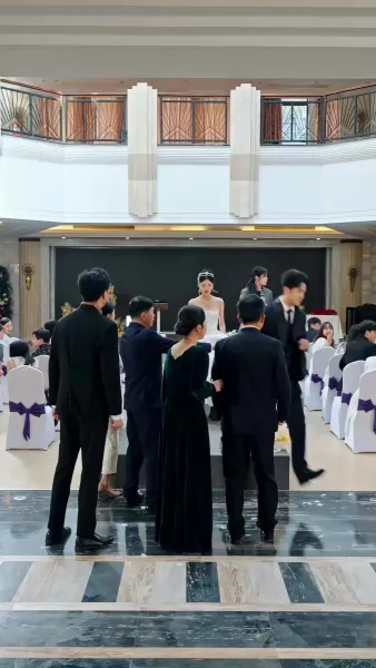 บาดแผลใต้แสงขาว