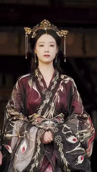 การก้าวขึ้นของเจ้าหญิงวิปลาส